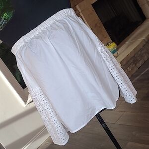 WHO WHAT WEAR sz small off the shoulder top